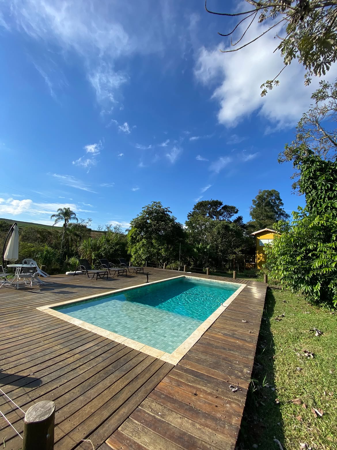 Piscina com vista para a serra